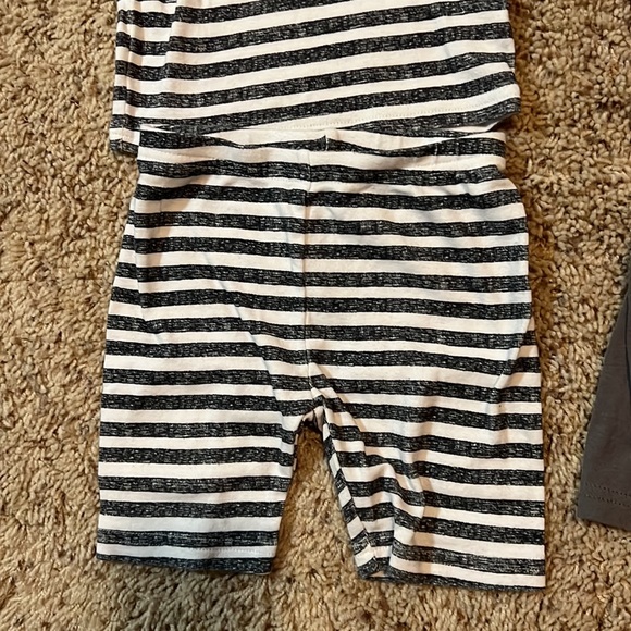 BNWOT & lightly worn Blippi & Shark PJ set bundle for toddler boy in 3T/4T!! - Picture 3 of 6